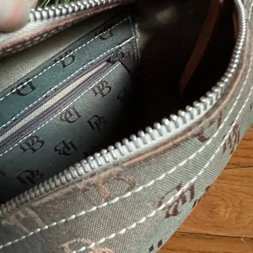 Dooney & Bourke Vtg Mini Bag w/ leather strap - Picture 5 of 10